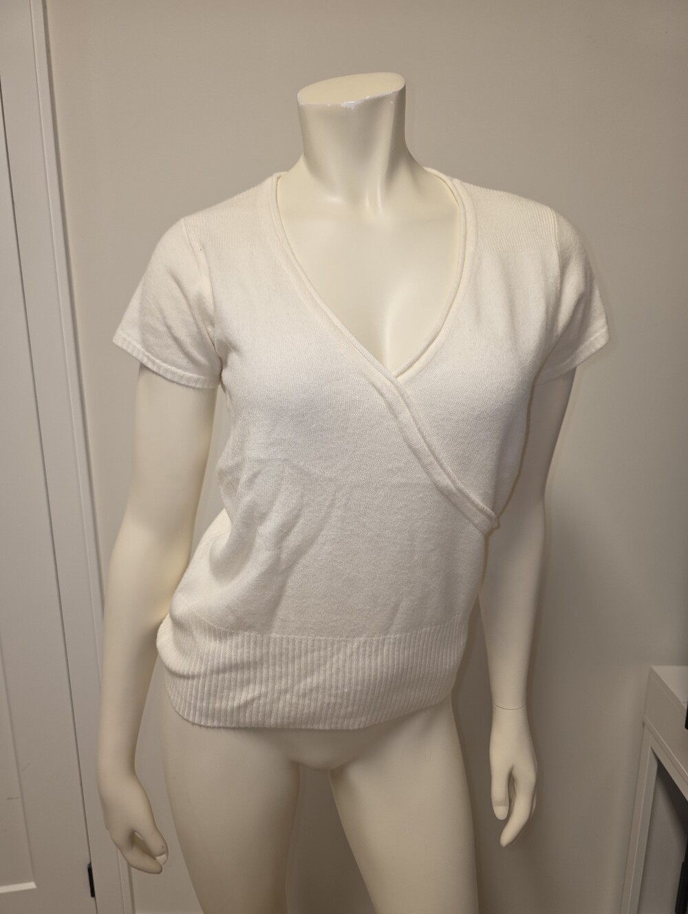 TU Women’s Milky White V-Neck Wrap Knit Top M